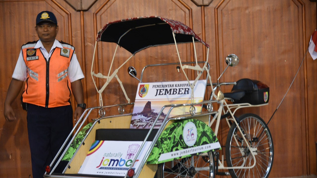 Becak wisata yang sudah diremajakan Pemkab Jember. Tahun depan ribuan becak di Jember akan seperti ini. (foto : dokumentasi / Jatim TIMES)