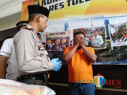 Roni alias Kabul saat dinasehati Kapolres Tulungagung, AKBP Tofik Sukendar beberapa waktu lalu (foto : Joko Pramono/TulungagungTimes)