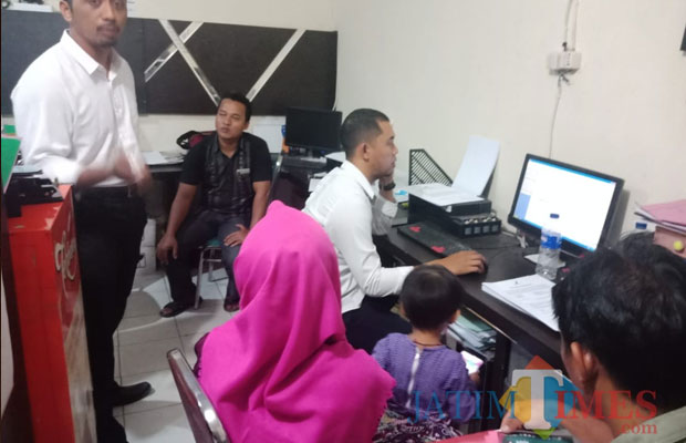 Pemosting penculikan anak saat diperiksa polisi (Foto : Dokpol / TulungagungTIMES)