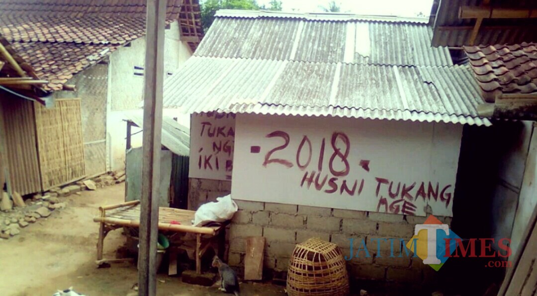 Ini salah satu kondisi rumah yang dibedah namun masih terlihat tidak layak dan memprihatinkan