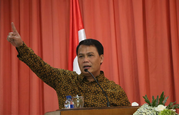 Wakil Ketua MPR RI Ahmad Basarah saat mengisi seminar bertajuk 'Pemuda dan Tantangan Membumikan Pancasila di Zaman Now' di Hotel Selecta, DesaTulungrejo, Kecamatan Bumiaji, Kota Batu, Selasa (6/11/2018). (Foto: istimewa)