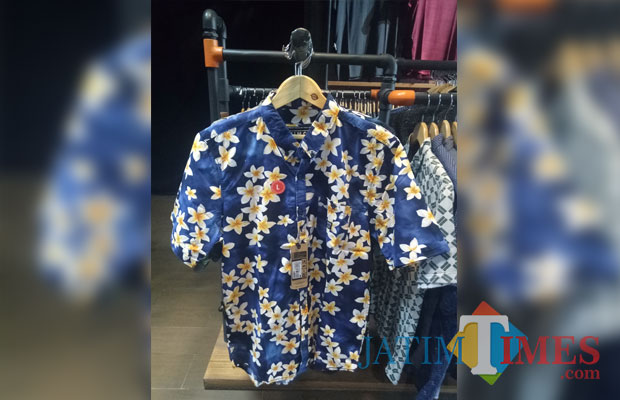 Kemeja floral di Distro Nimco (foto: Imarotul Izzah/Malang Times)