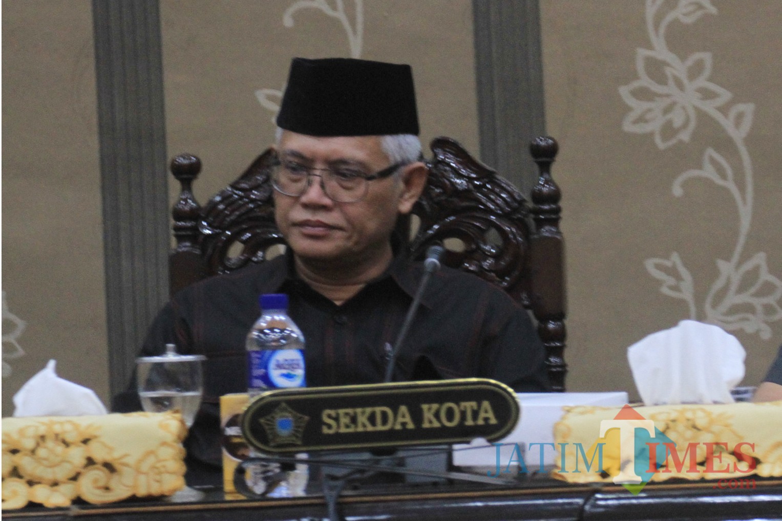 Sekdakot, dalam acara Paripurna, usai membacakan jawaban ekskutif (Agus Salam/Jatim TIMES)