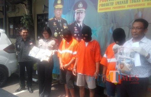 Jaringan pengedar narkoba asal Pakis yang berhasil dibekuk polisi (foto: Anggara Sudiongko/MalangTIMES)