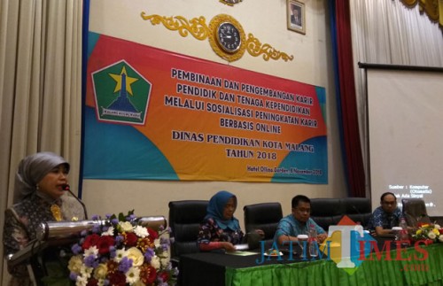 Kepala Dinas Pendidikan (Disdik) Kota Malang Dra Zubaidah MM saat membuka kegiatan pembinaan pendidik dan tenaga kependidikan di Hotel Ollino Garden Malang. (Foto: Nurlayla Ratri/MalangTIMES)