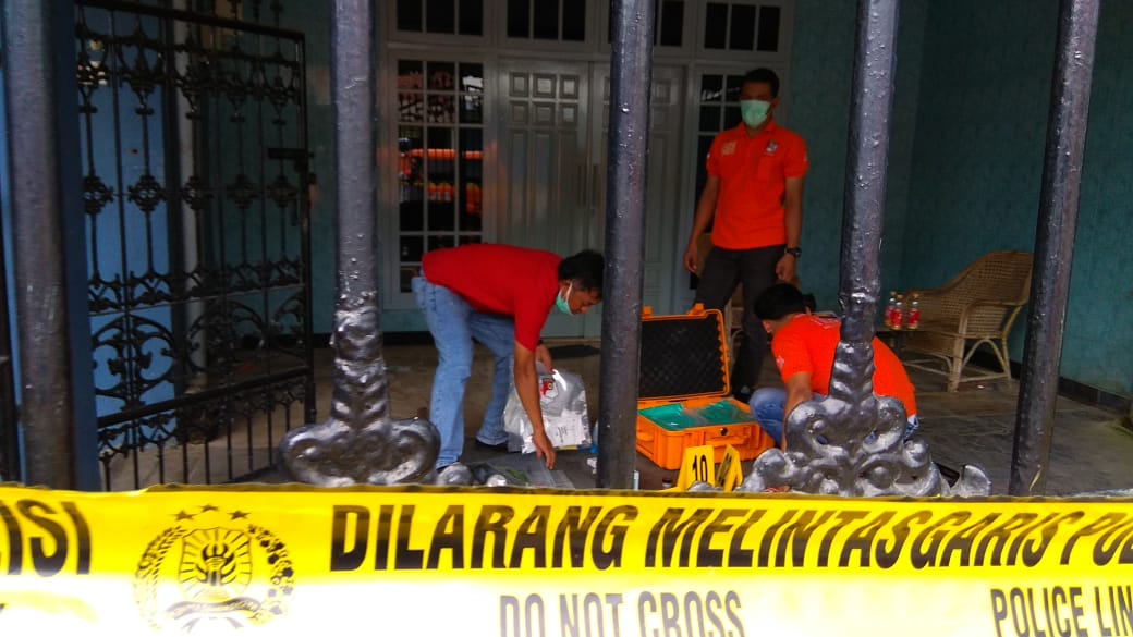 Inafis saat olah TKP di rumah korban (istimewa)