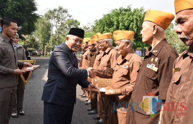 Wakil Bupati (Wabub) Malang H M Sanusi saat memimpin jalannya upacara peringatan hari nasional di halaman Kantor Bupati Malang, Kecamatan Kepanjen (Foto : Humas Pemkab Malang for MalangTIMES)