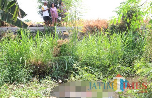 Di sungai inilah Asnawi, ditemukan warga sekarat kemudian meninggal dunia (Agus Salam/Jatim TIMES)