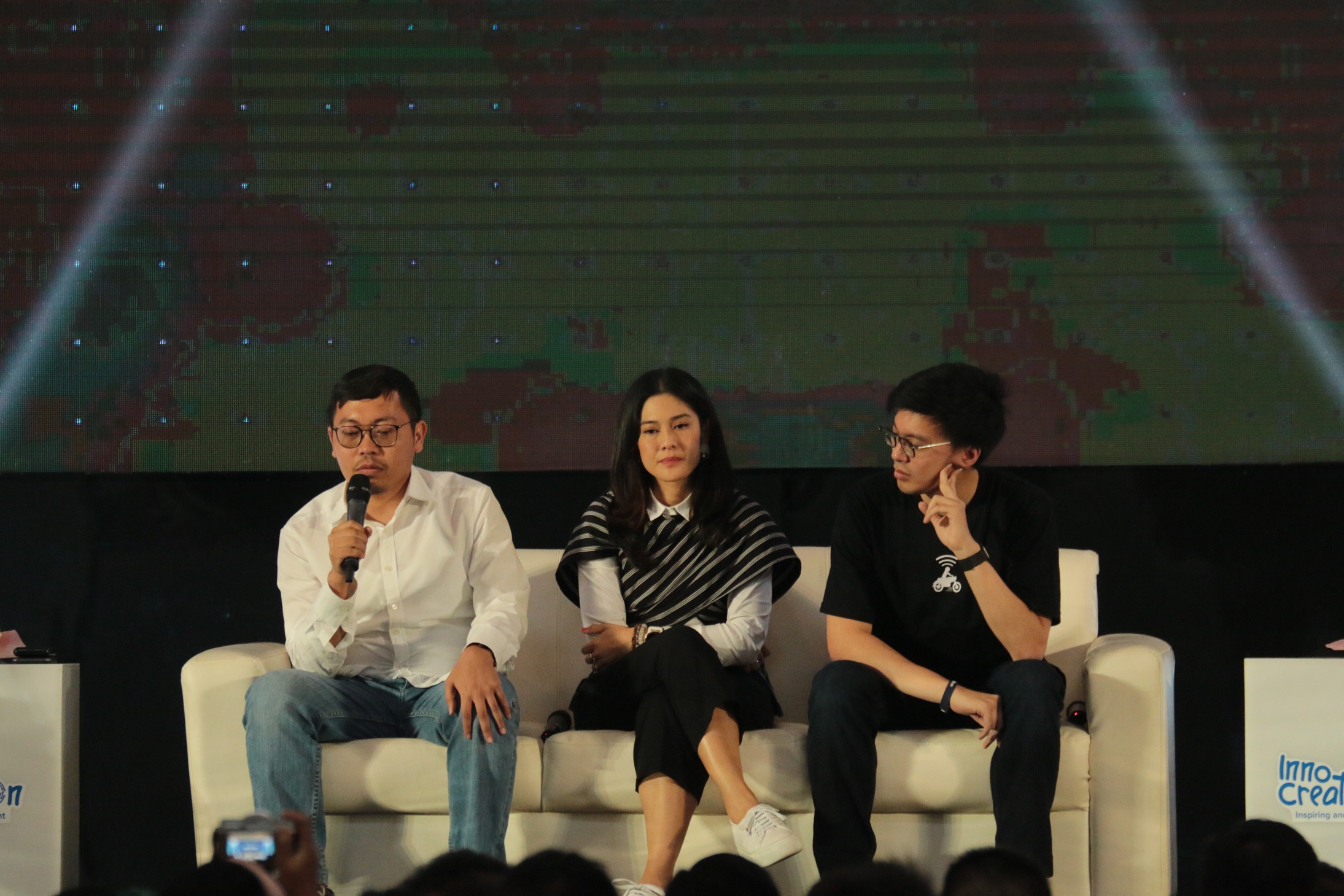 Ajang Innocrativation yang juga dihadiri aktris Dian Sastro di Surabaya