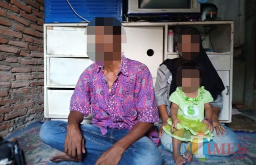 Keluarga korban pencabulan saat dikunjungi awak media. (Foto : Istimewa)