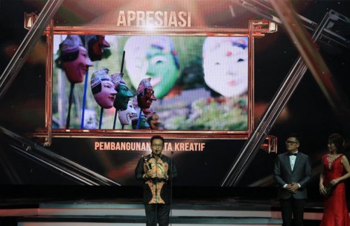 Wali Kota Malang Sutiaji saat menerima piala Indonesia Award 2018 di Jakarta. (Foto: Humas Pemkot Malang for MalangTIMES)