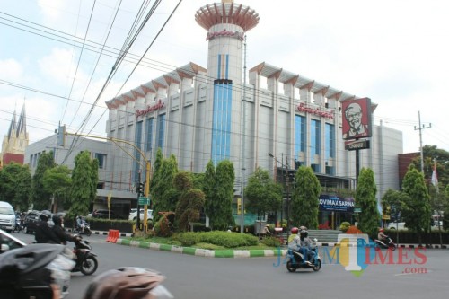 Gedung Sarinah yang merupakan salah satu bangunan heritage di Kota Malang. (Foto: Nurlayla Ratri/MalangTIMES)
