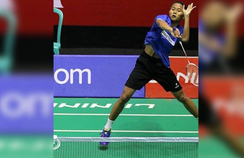 Nur Yahya Ady Velani saat menghadapi Asmi Fahru (Suryanaga Wima) di GOR Sudirman, Surabaya, Senin (19/11).