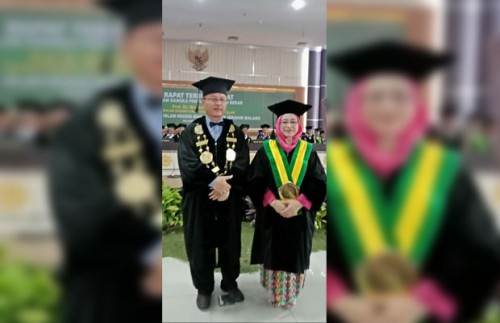 Prof Dr Hj Mufidah Ch MAg (kanan) bersama Rektor UIN Maliki Malang Prof Dr Abdul Haris MAg. (kiri) (istimewa)