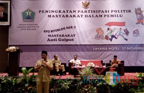 Wakil Wali Kota Malang Sofyan Edi Jarwoko saat menjadi pembicara dalam sosialisasi Peningkatan Partisipasi Dalam Pemilihan Umum 2019 oleh Bakesbangpol Kota Malang, Selasa (27/11/2018). (Pipit Anggraeni/MalangTIMES).