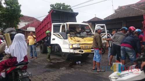 Kondisi kedua truk pasca terlibat kecelakaan akibat ngerem mendadak, Kecamatan Kepanjen (Foto : Istimewa)