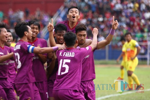 Persik Kediri usai mencetak gol ke gawang Persekam Metro FC. (eko Arif s /JatimTimes)