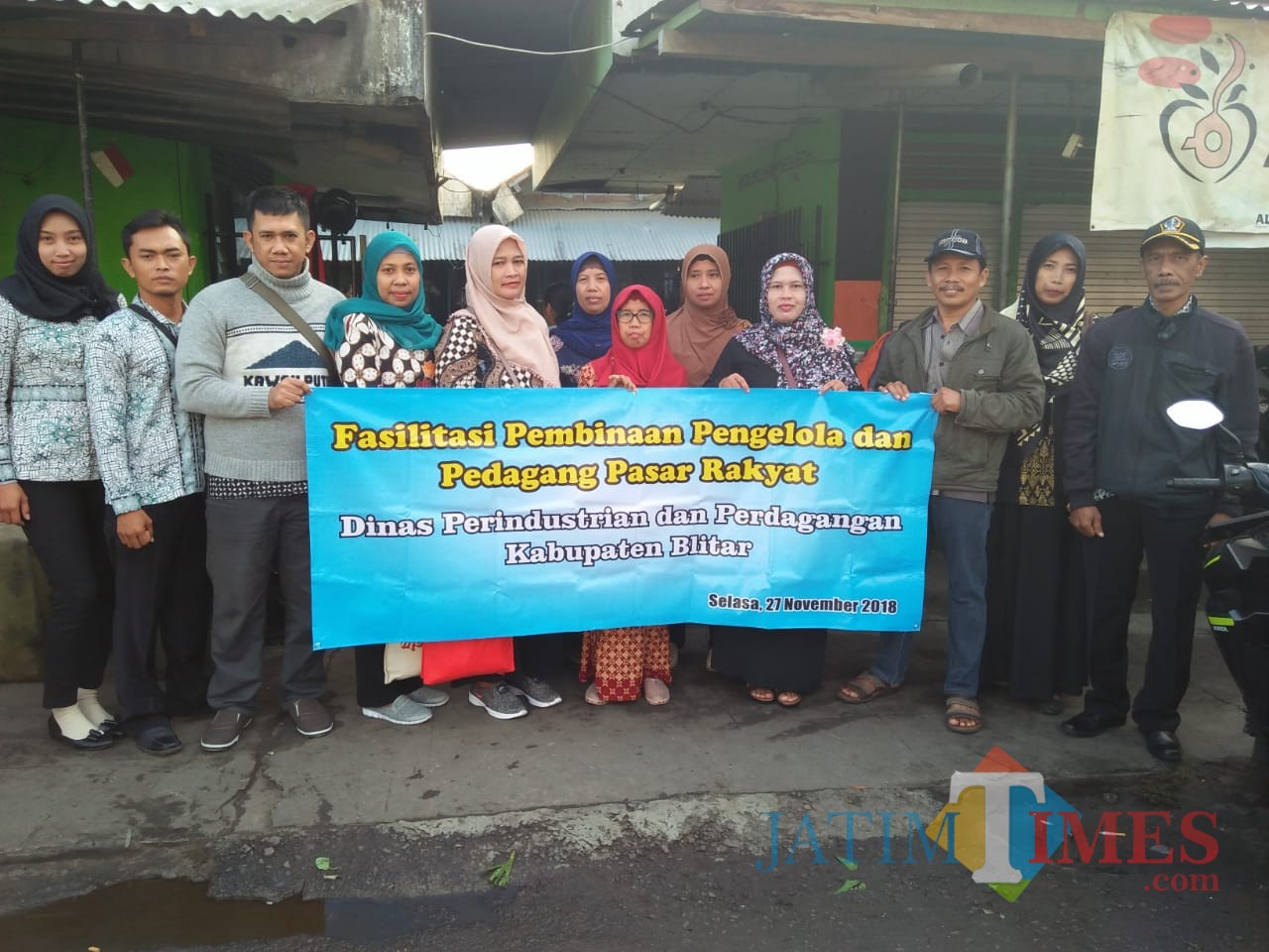 Pedagang pasar tradisional Blitar saat di Pasar Oro-oro Dowo Malang