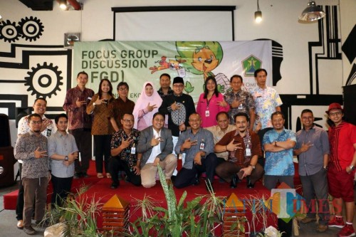Kegiatan FGD yang membahas roadmap ekonomi kreatif yang difasilitasi Barenlitbang Kota Malang. (Foto: Dokumen MalangTIMES)