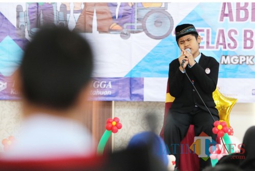 Salah satu penampilan ABK Kota Batu dalam peringatan Hari Disabilitas Internasional di Balai Kota Among Tani. (Foto: Diskominfo Kota Batu for BatuTIMES)