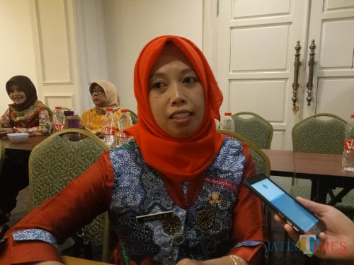 Kepala Seksi Kesehatan Keluarga dan Gizi Dinas Kesehatan Kota Malang Meifta Eti Winindar, S.ST, MM. (Foto: Imarotul Izzah/Malang Times)