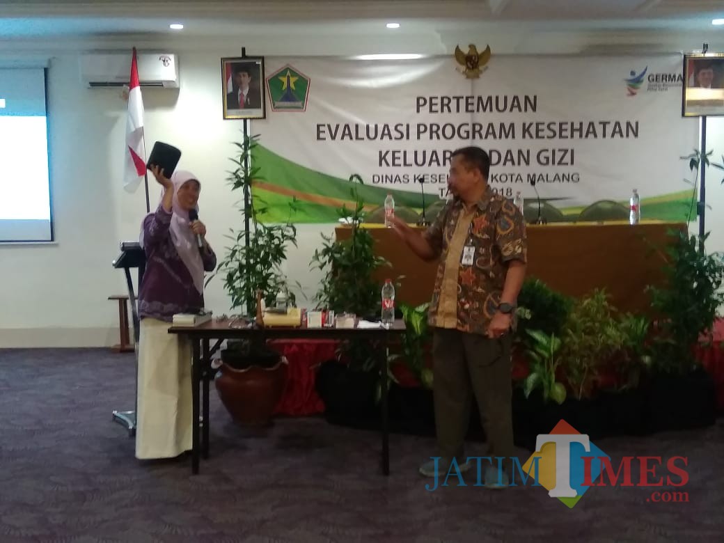 Pertemuan evaluasi program kesehatan keluarga dan gizi Dinas Kesehatan Kota Malang. (foto: Imarotul Izzah/Malang Times)