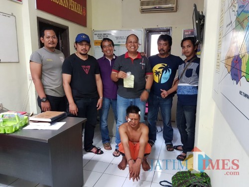 Sutris tersangka pencurian dengan kekerasan (Curas) saat diamankan polisi, Kecamatan Pakis (Foto : Humas Polres Malang for MalangTIMES)