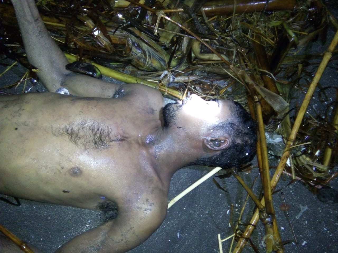 korban saat ditemukan warga di bibir pantai Dusun Paludem, Desa Tembokrejo, Muncar