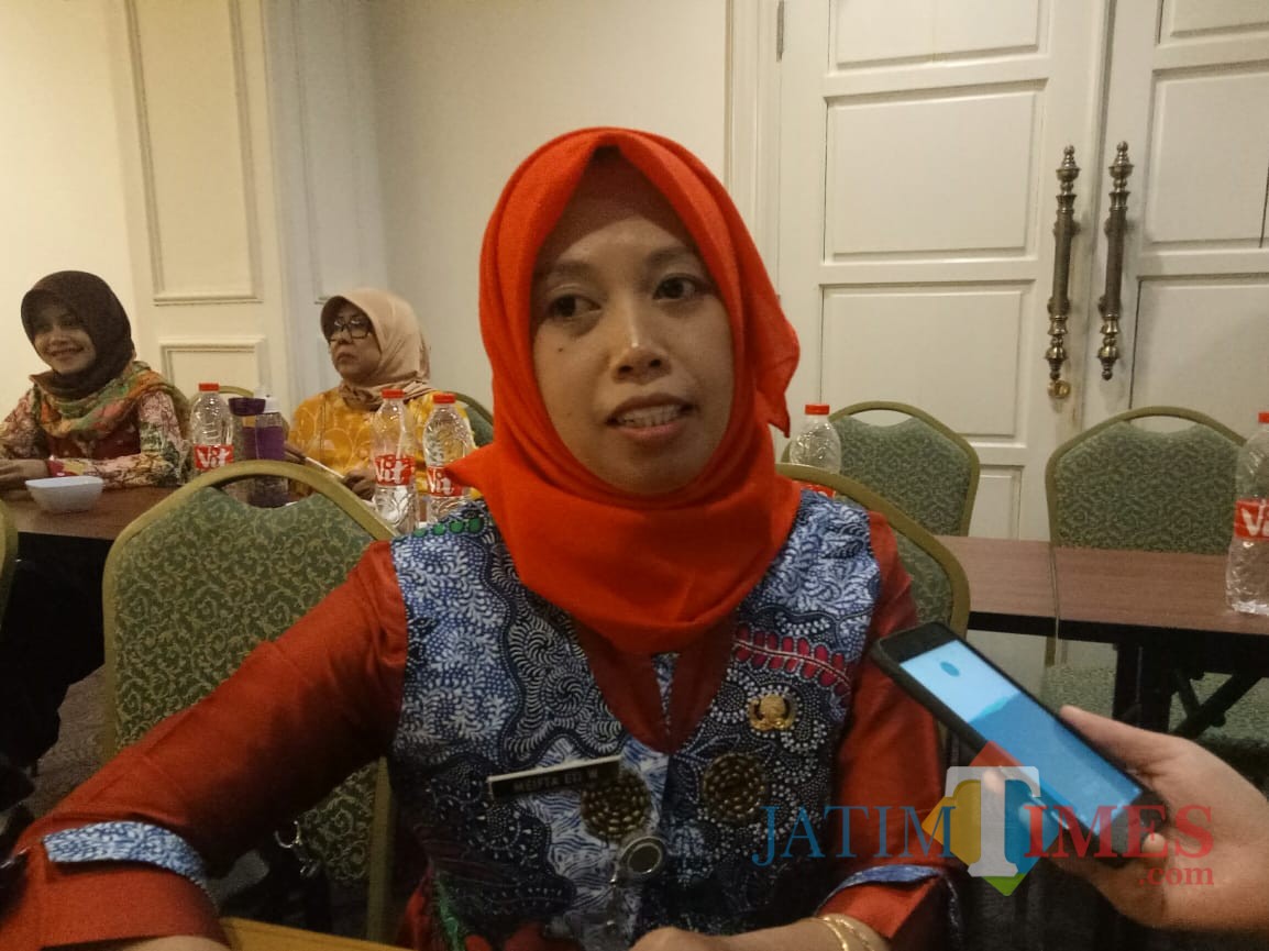 Kepala Seksi Kesehatan Keluarga dan Gizi Dinas Kesehatan Kota Malang Meifta Eti Winindar SST MM (Foto: Imarotul Izzah/Malang Times)