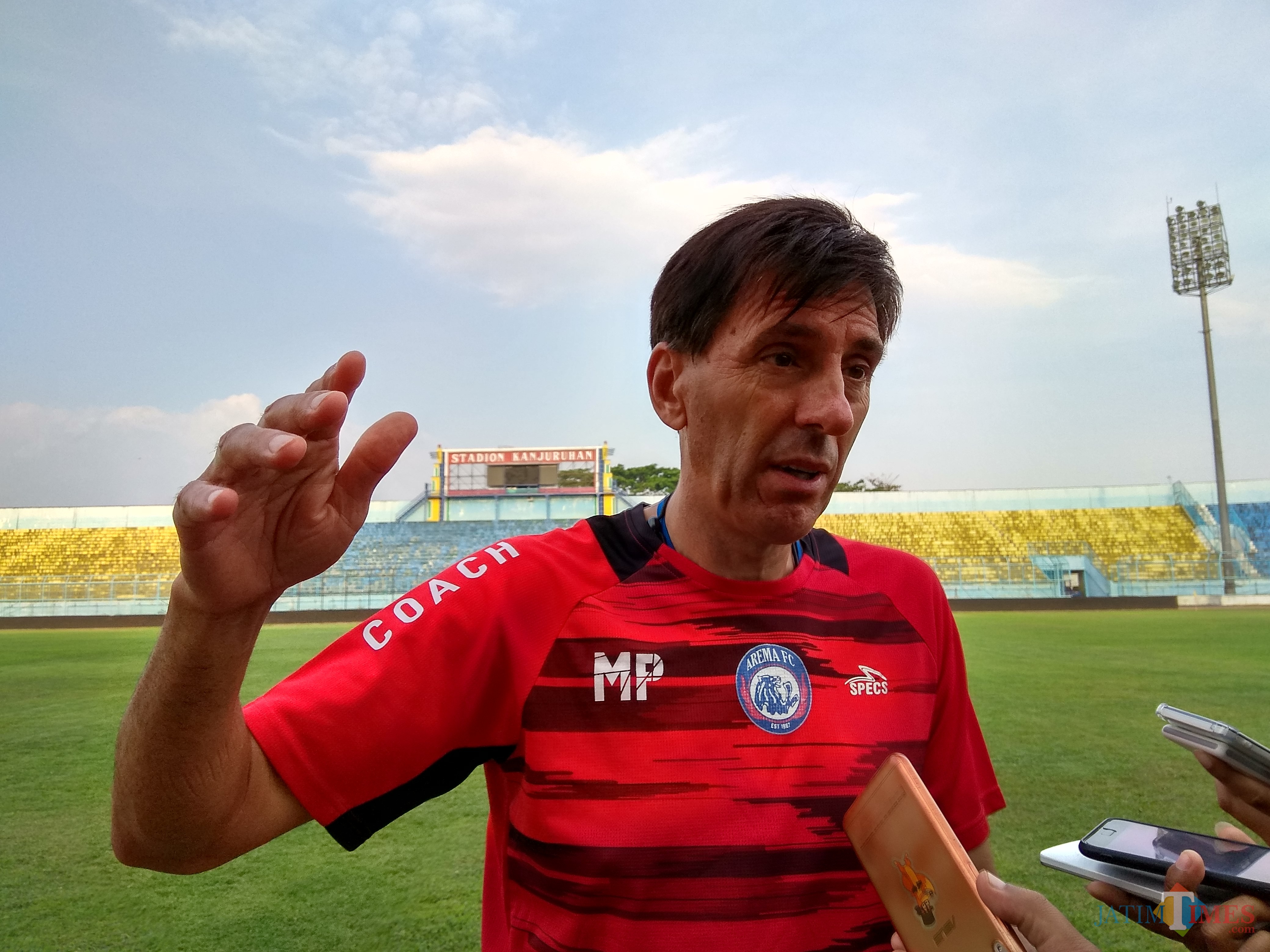 Pelatih Kepala Arema FC, Milan Petrovic (Hendra Saputra)