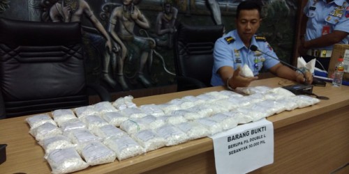 Sebanyak 50 ribu butir obat-obatan terlarang saat diamankan petugas di Bandara Abdul Rachman Saleh, Kabupaten Malang (Foto : Istimewa)