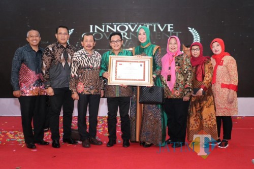 Kota Malang meraih penghargaan Innovative Government Award 2018 (foto: Endang for Malang Times)