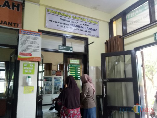 Pelayanan lansia Puskesmas Janti (foto: Imarotul Izzah/Malang Times)