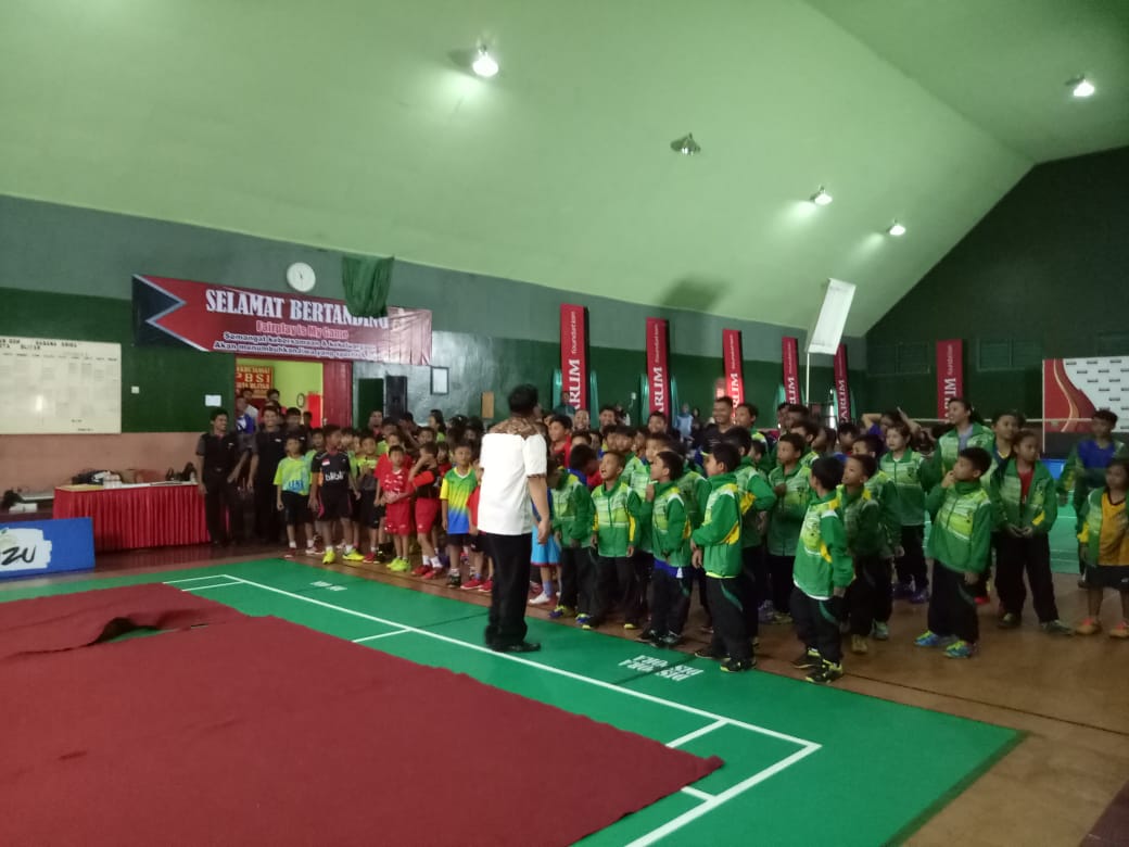 Para atlet usia dini bersiap bertanding dalam ajang kejurkot yang digelar PBSI Kota Blitar