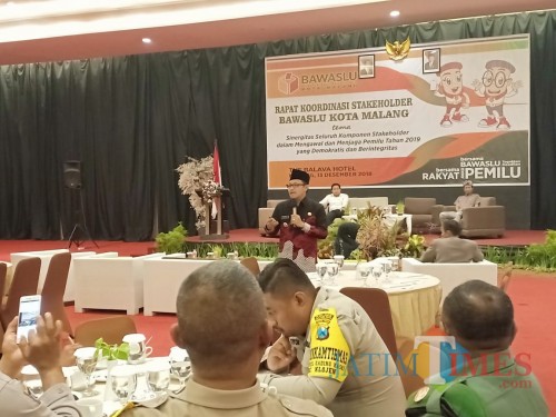 Wali Kota Malang Sutiaji saat memberi sambutan dalam kegiatan Bawaslu Kota Malang terkait sinergitas dan integritas jelang Pemilu 2019. (Foto: Humas Pemkot Malang for MalangTIMES)