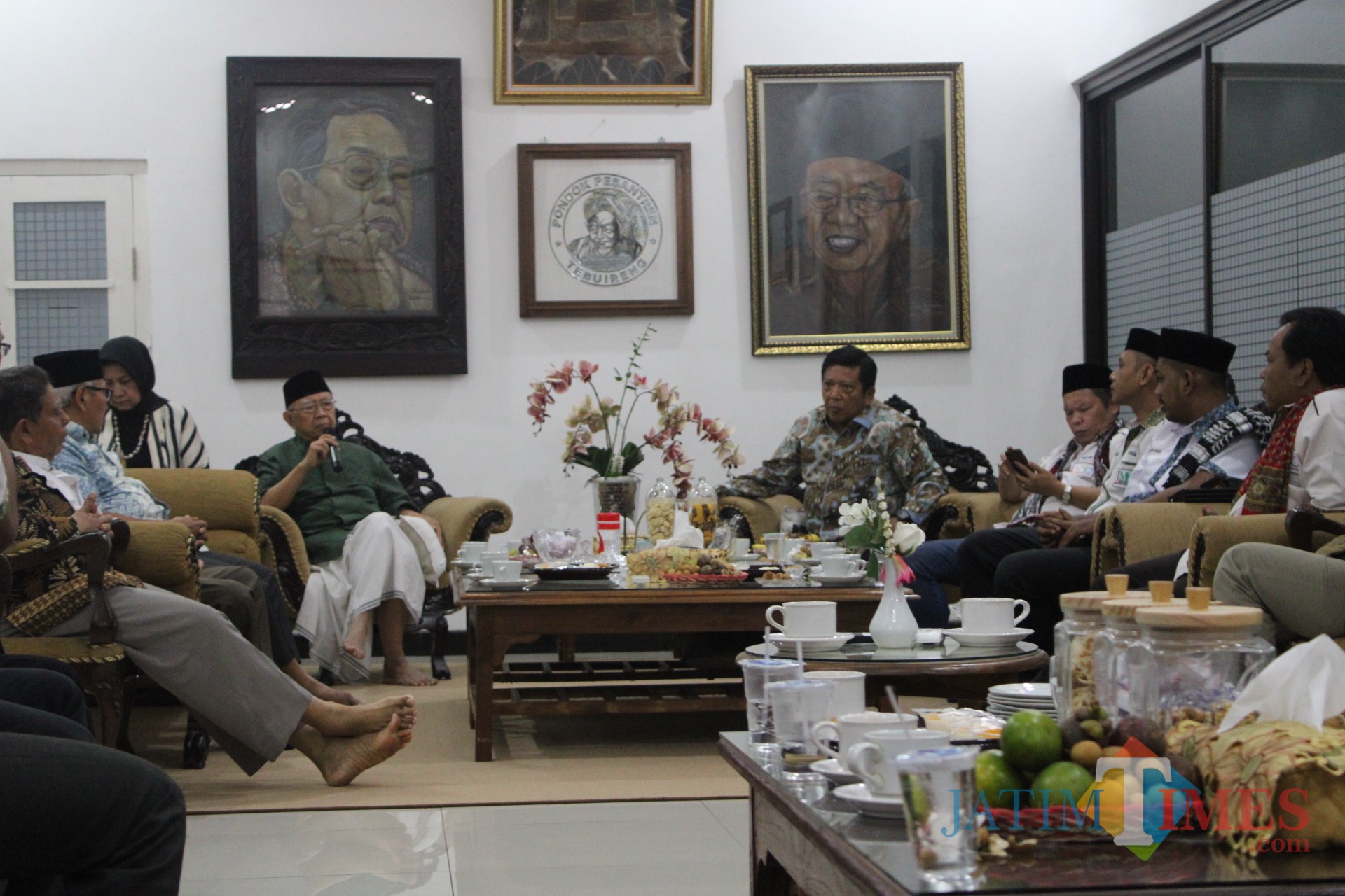 Dialog Solutif Kebangkitan Ekonomi Keumatan Berbasis Pesantren di Ndalem Kasepuhan Ponpes Tebuireng Jombang. (Foto : Adi Rosul / JombangTIMES)
