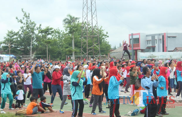 Senam Sehat Nusantara yang digelar di Sport Center Kota Blitar.(Foto : Aunur Rofiq/BlitarTIMES)