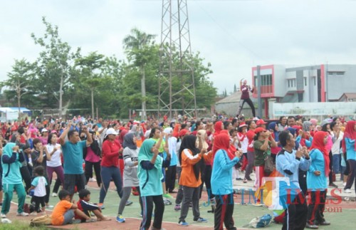 Senam Sehat Nusantara yang digelar di Sport Center Kota Blitar.(Foto : Aunur Rofiq/BlitarTIMES)