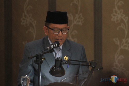 Roy Amran, Wakil Ketua DPRD saat membacakan rekomendasi DPRD terhadap LKPJ Wali Kota Probolinggo (Agus Salam/ JatimTIMES)