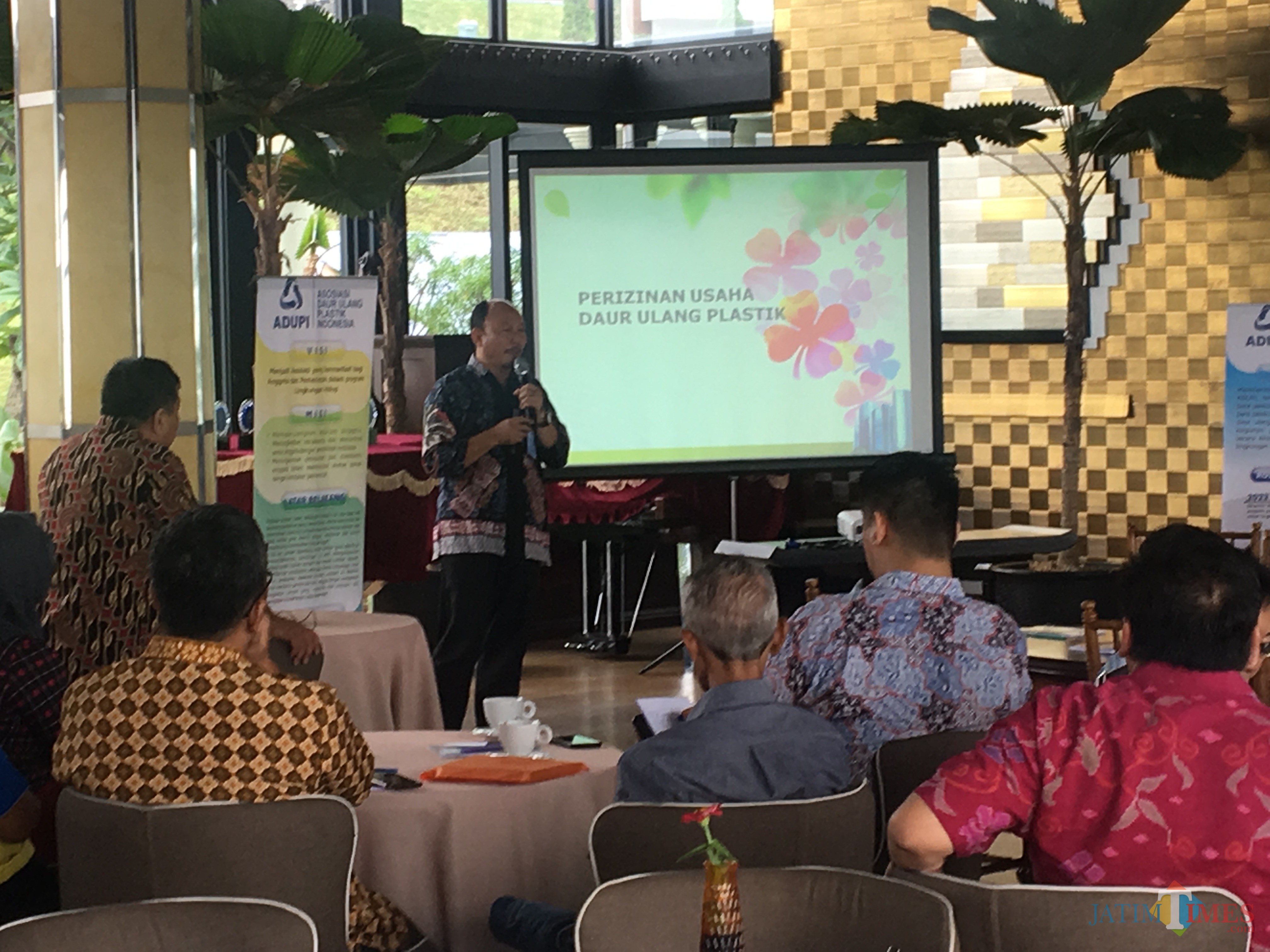 Seminar Standar terbaru perizinan usaha daur ulang plastik.
