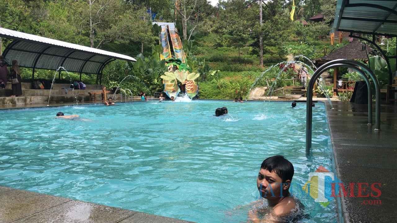 Wahana Kolam Renang di Agro Wisata Tugu Park sangat diminati wisatawan / Foto : Istimewa / Tulungagung TIMES