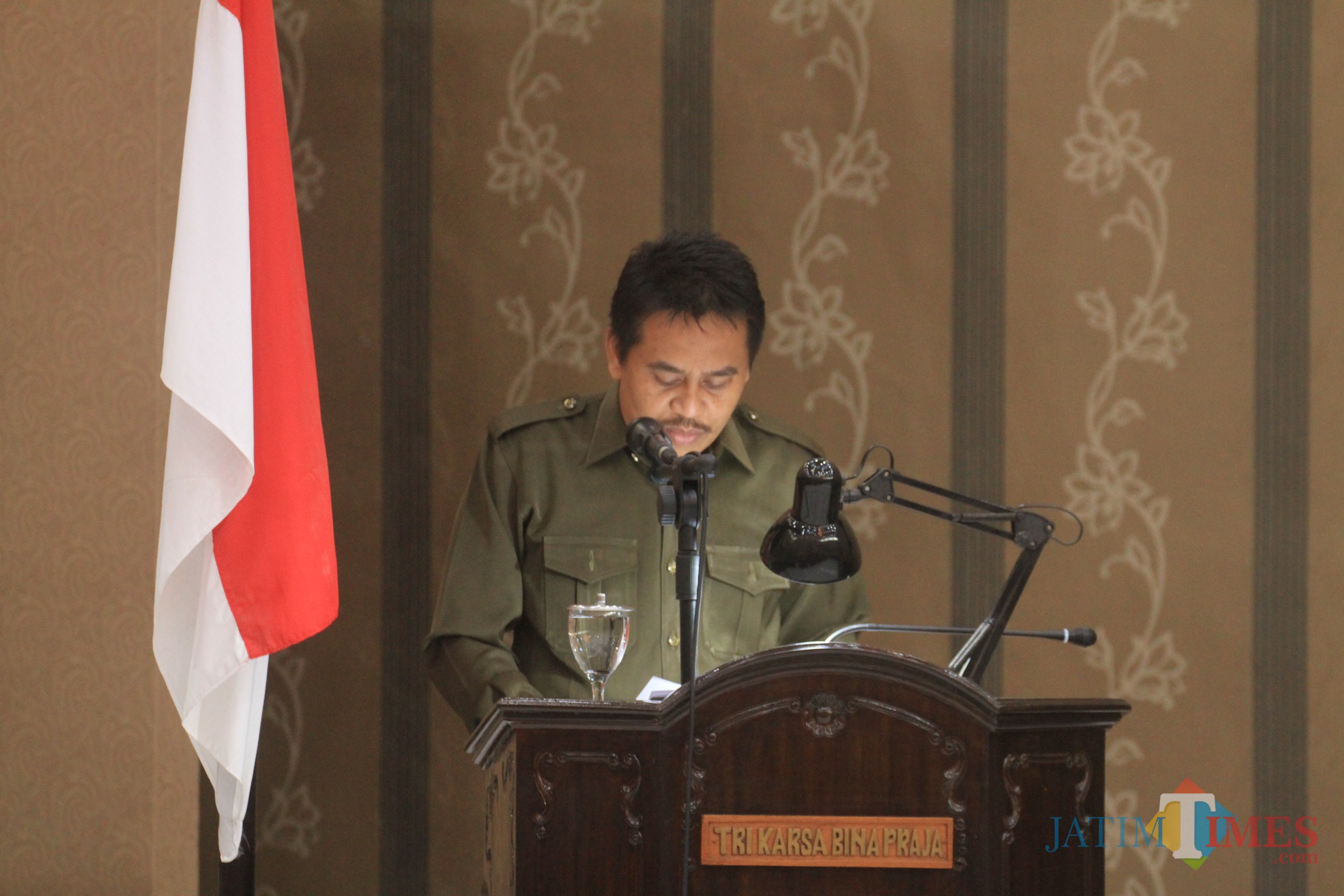 Imam Hanapi wakil ketua Pansus III DPRD Kota Probolinggo tengah membacakan laporannya (Agus Salam/Jatim TIMES)