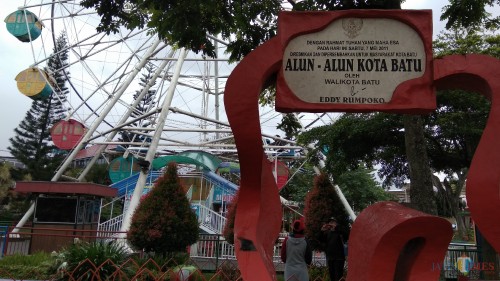 Alun-Alun Kota Batu yang akan menjadi salah satu pusat keramaian saat malam pergantian tahun. (Foto: Nurlayla Ratri/MalangTIMES)