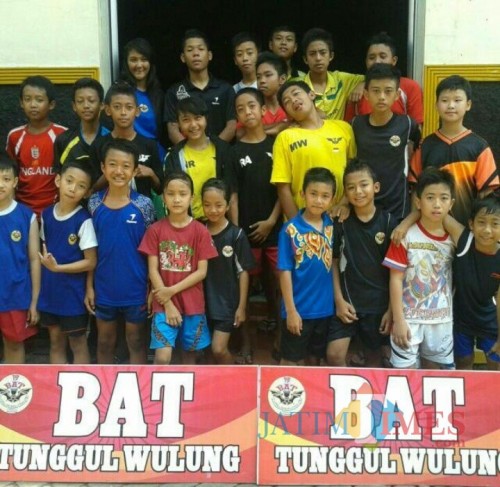 Tim BAT saat foto bersama di tempat latihan, Gedung Mahkota (PB BAT for MalangTIMES)