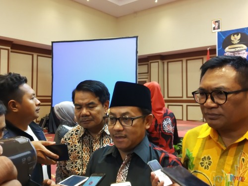 Wali Kota Malang, Sutiaji (tengah) didampingi Wakil Wali Kota Malang Sofyan Edi Jarwoko dan Sekretaris Daerah Kota Malang, Wasto (Pipit Anggraeni/MalangTIMES)