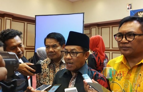 Wali Kota Malang, Sutiaji (tengah), Wakil Wali Kota Malang Sofyan Edi Jarwoko (kanan) dan Sekretaris Daerah Kota Malang, Wasto (kiri) (Pipit Anggraeni/MalangTIMES)