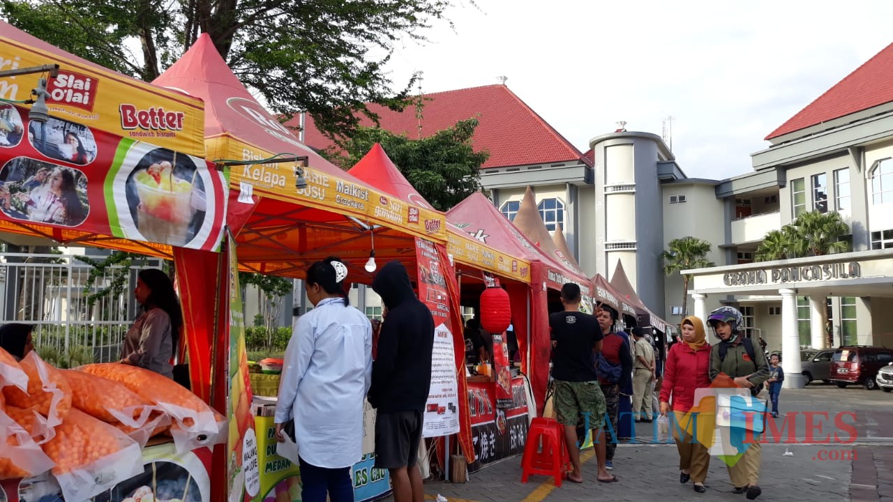 Suasana festival kuliner yang diselenggarakan Pemerintah Kota Batu untuk menjamu wisatawan. (Foto: Nurlayla Ratri/MalangTIMES)