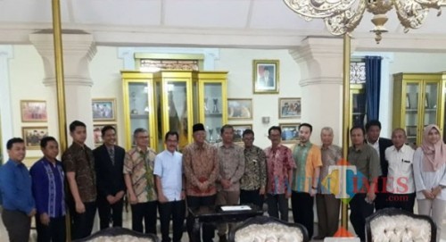 Bupati Malang Rendra Kresna dan jajarannya yang secara militan berjuang menggolkan KEK Singosari (dok MalangTIMES)