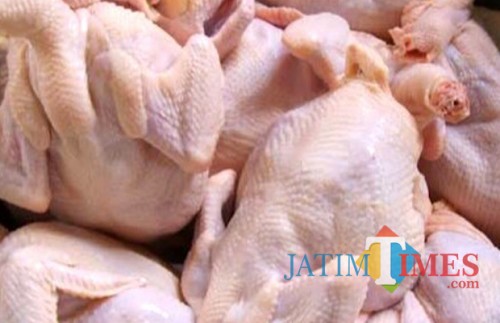 Daging ayam (foto: Nana/MalangTIMES)