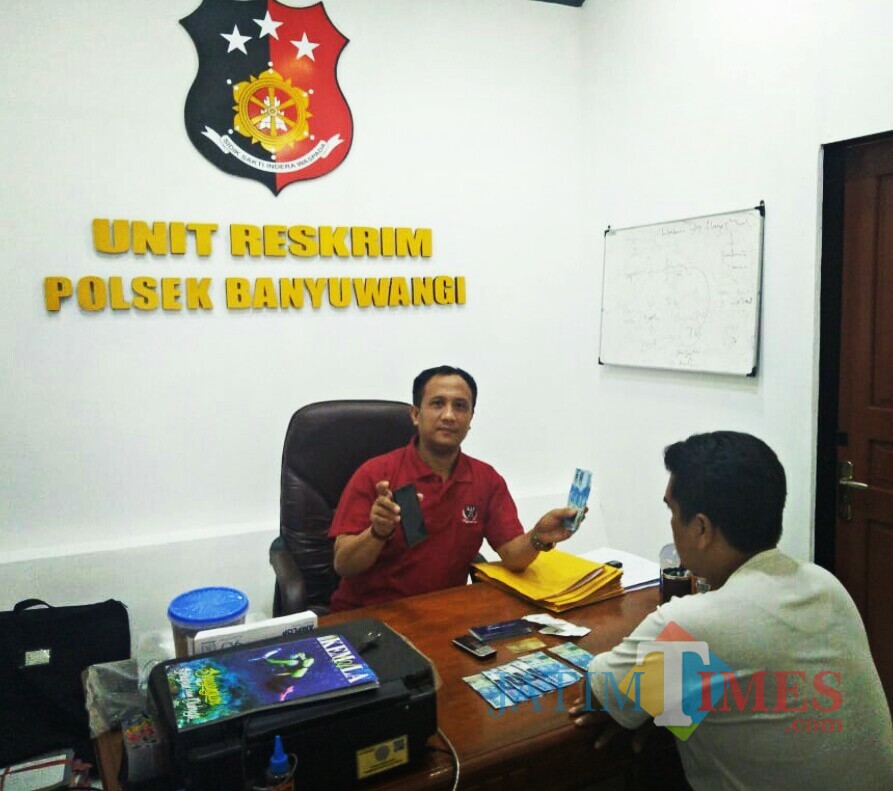 Sesaat usai pelaku diamankan bersana barang buktinya dan diinterogasi Kanitreskrim Ipda Nurmabsyah SH MH di Mapolsek Kota